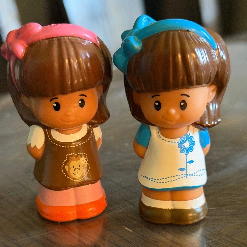 Fisher-Price Little People Mia pizza shop Blue Dress & Mia Monkey Jumper